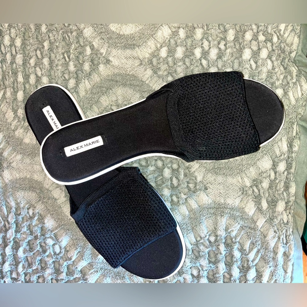 NWOT Alex Marie Black Sling Sandal